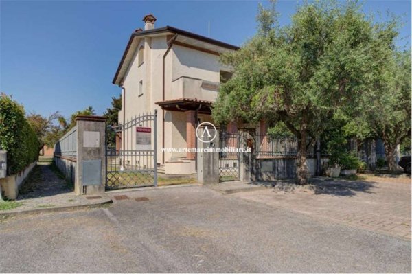 casa indipendente in vendita a Seravezza in zona Pozzi