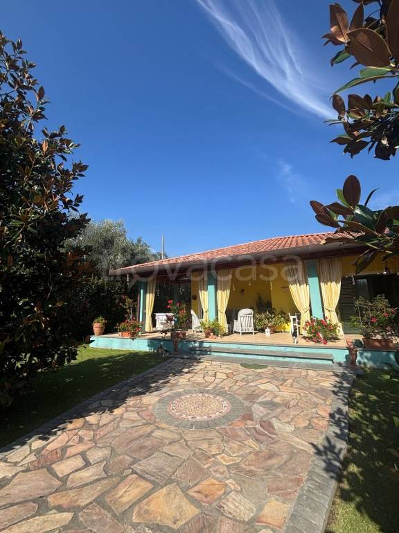 casa indipendente in vendita a Seravezza in zona Querceta
