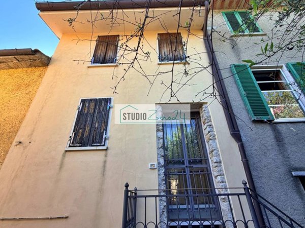 casa indipendente in vendita a Seravezza in zona Giustagnana