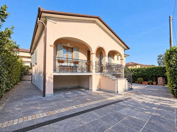 casa indipendente in vendita a Seravezza in zona Ripa