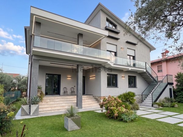 casa indipendente in vendita a Seravezza in zona Pozzi