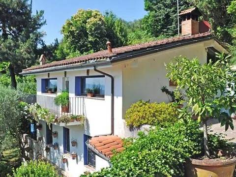 casa indipendente in vendita a Seravezza in zona Pozzi