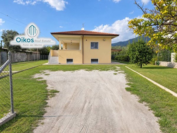 casa indipendente in vendita a Seravezza in zona Querceta