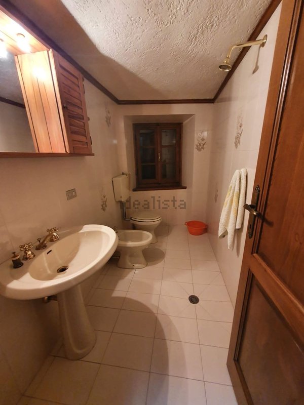 casa indipendente in vendita a Seravezza in zona Basati