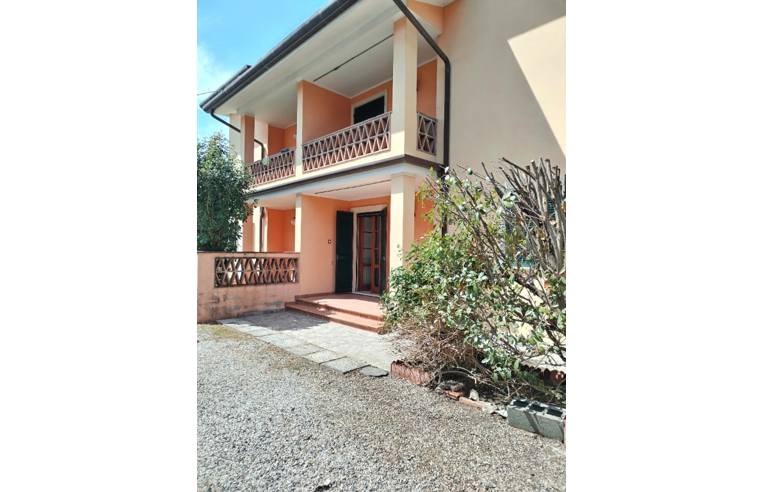 casa indipendente in vendita a Seravezza in zona Querceta