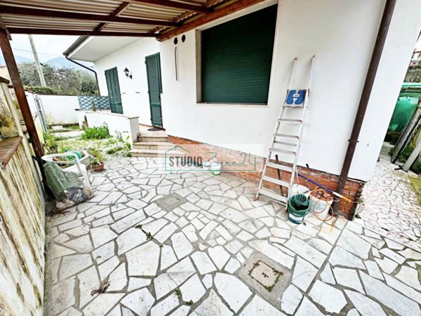 casa indipendente in vendita a Seravezza in zona Querceta