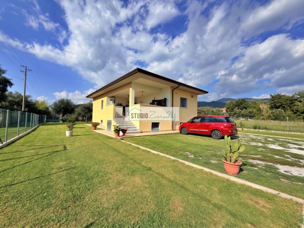 casa indipendente in vendita a Seravezza in zona Querceta