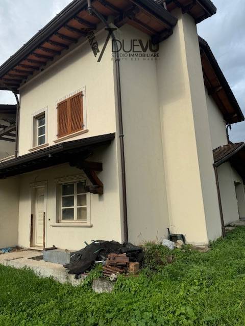 casa indipendente in vendita a Seravezza in zona Querceta