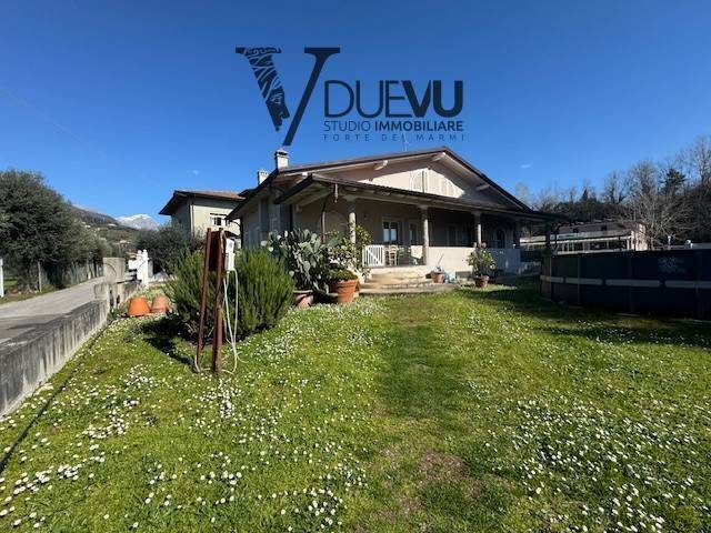 casa indipendente in vendita a Seravezza in zona Querceta