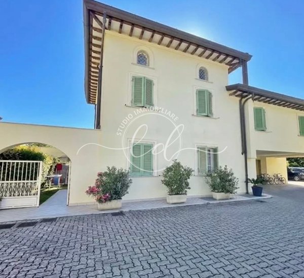 casa indipendente in vendita a Seravezza in zona Querceta