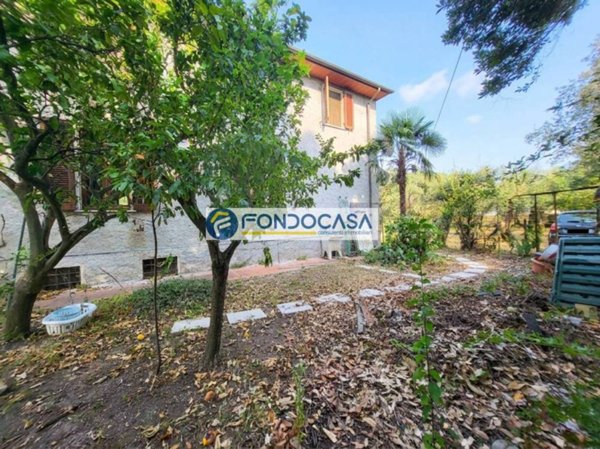 casa indipendente in vendita a Seravezza in zona Pozzi