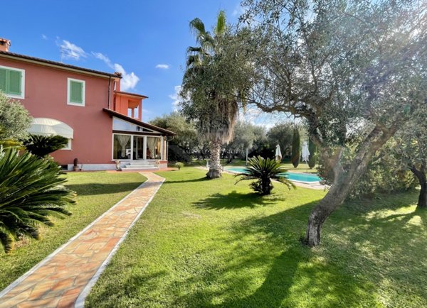 casa indipendente in vendita a Seravezza