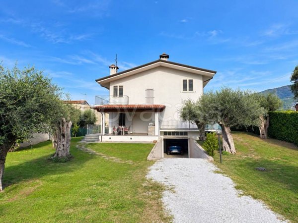 casa indipendente in vendita a Seravezza in zona Pozzi