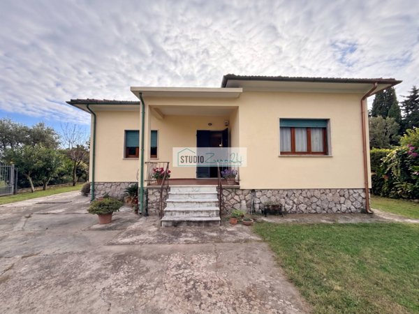 casa indipendente in vendita a Seravezza in zona Querceta