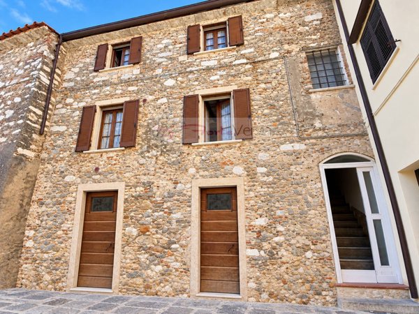 casa indipendente in vendita a Seravezza in zona Pozzi