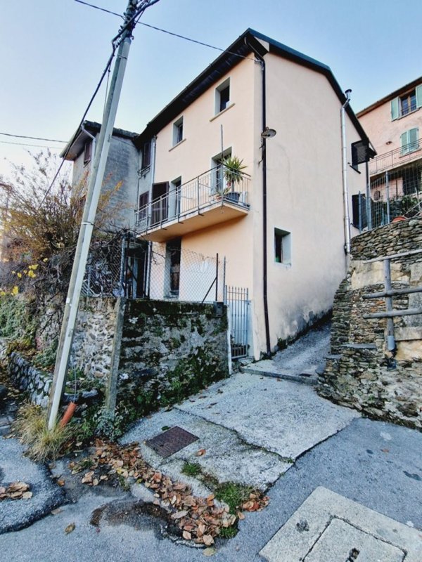 casa indipendente in vendita a Stazzema
