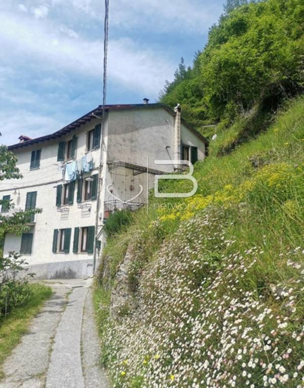 casa indipendente in vendita a Stazzema in zona Pomezzana