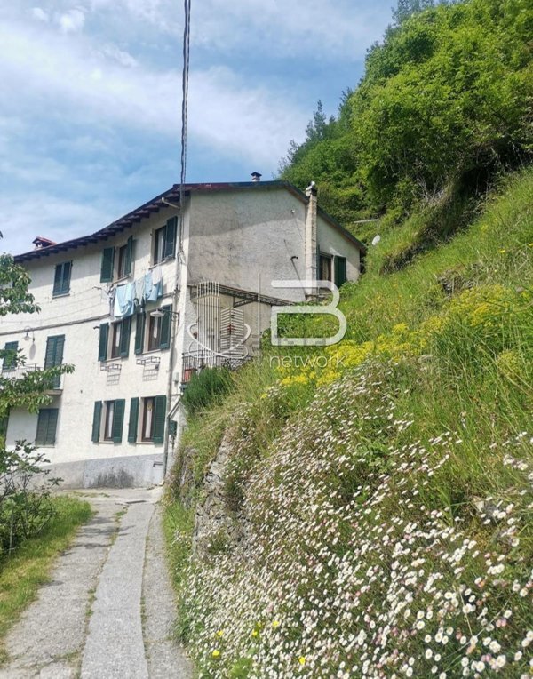 casa indipendente in vendita a Stazzema in zona Pomezzana