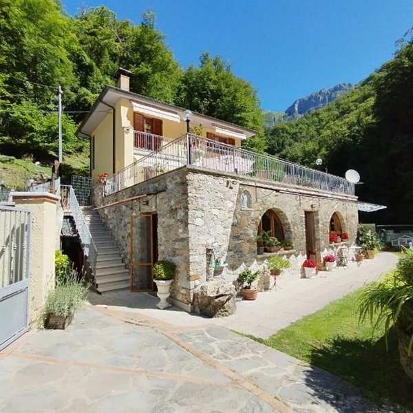 casa indipendente in vendita a Stazzema in zona Cardoso