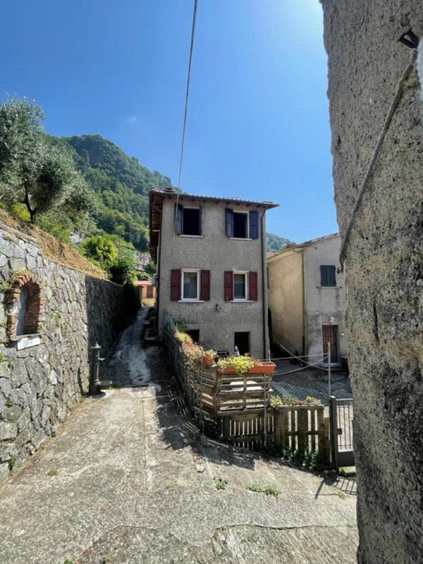 casa indipendente in vendita a Stazzema in zona Retignano