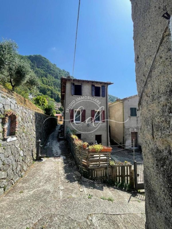 casa indipendente in vendita a Stazzema in zona Retignano