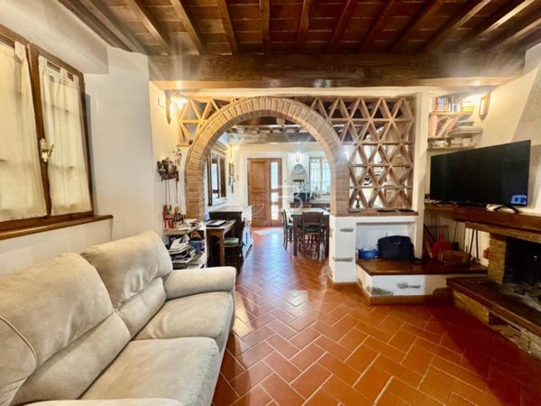 casa indipendente in vendita a Stazzema in zona Retignano