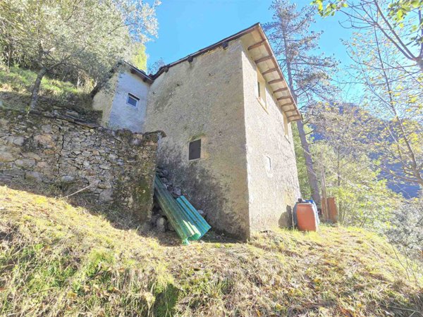 casa indipendente in vendita a Stazzema in zona Pontestazzemese
