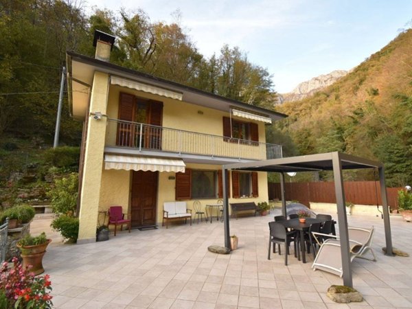 casa indipendente in vendita a Stazzema