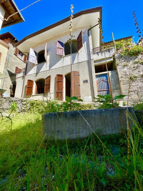 casa indipendente in vendita a Stazzema in zona Pomezzana