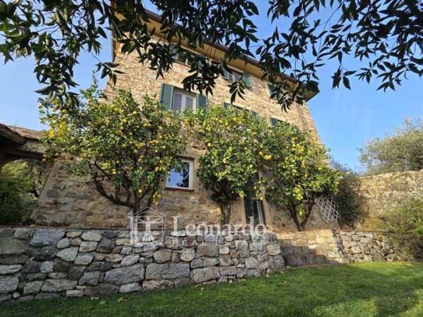 casa indipendente in vendita a Stazzema