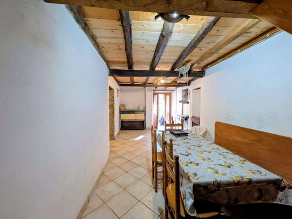 intera palazzina in vendita a Stazzema in zona Palagnana