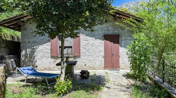 casa indipendente in vendita a Stazzema in zona Cardoso