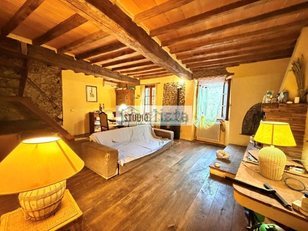 casa semindipendente in vendita a Stazzema