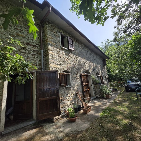 esavano in vendita a Stazzema in zona Levigliani