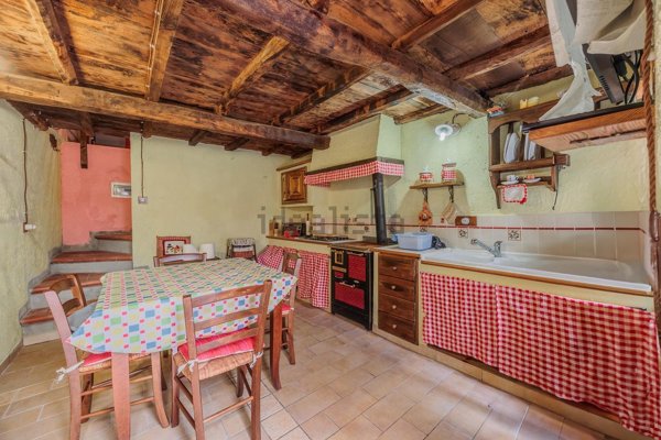 casa indipendente in vendita a Stazzema in zona Palagnana