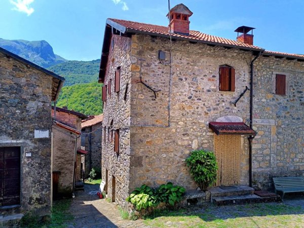casa indipendente in vendita a Vagli Sotto