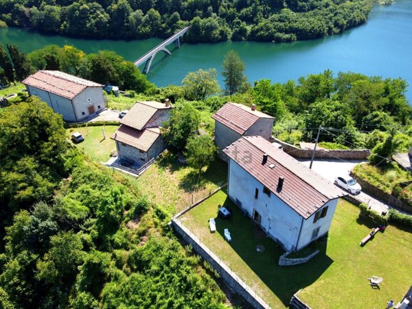 casa indipendente in vendita a Vagli Sotto