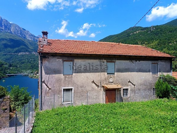 casa indipendente in vendita a Vagli Sotto
