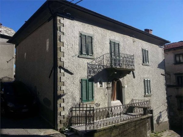 casa indipendente in vendita a Vagli Sotto in zona Roggio