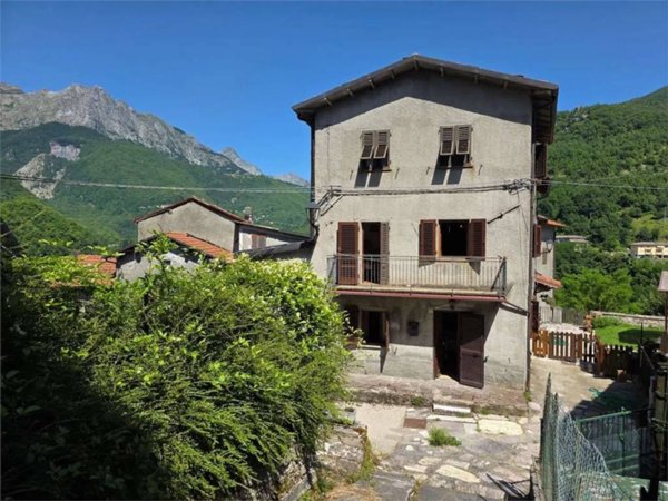 casa indipendente in vendita a Vagli Sotto