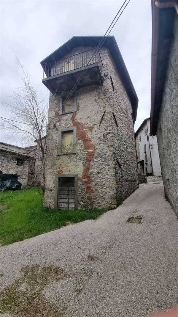 casa indipendente in vendita a Vagli Sotto