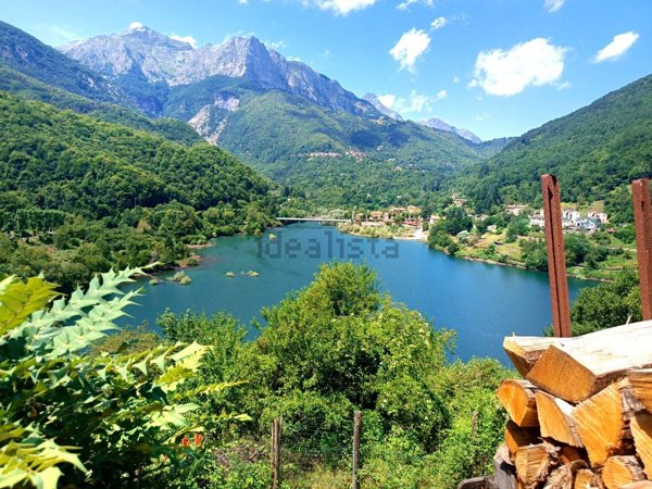 casa indipendente in vendita a Vagli Sotto