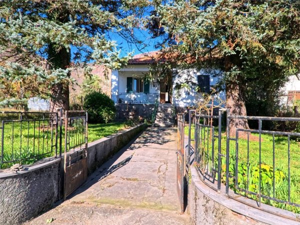 casa indipendente in vendita a Vagli Sotto in zona Roggio