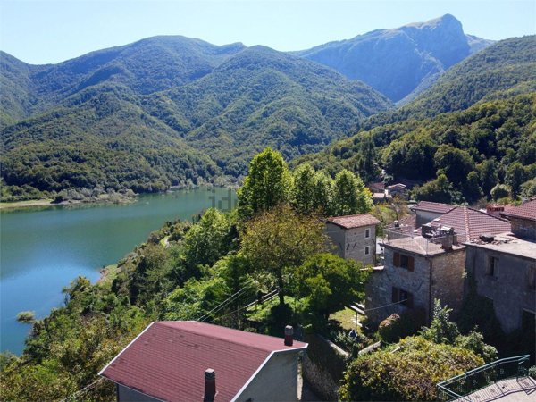 casa indipendente in vendita a Vagli Sotto