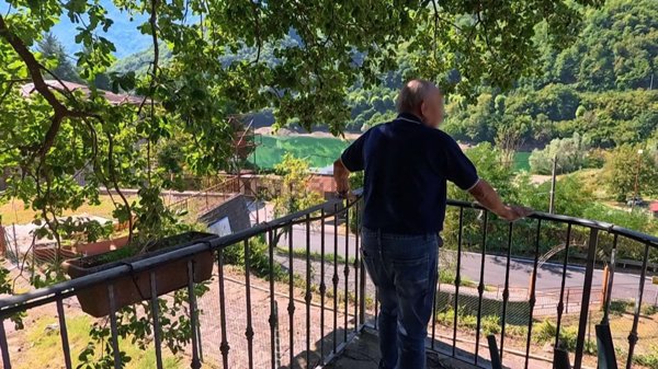 casa indipendente in vendita a Vagli Sotto in zona Roggio