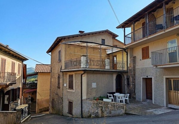 casa indipendente in vendita a Vagli Sotto in zona Roggio
