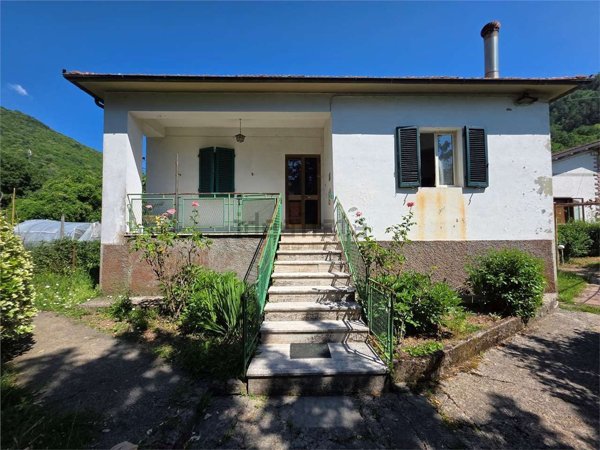 casa indipendente in vendita a Vagli Sotto in zona Vagli Sopra