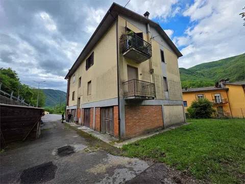 appartamento in vendita a Vagli Sotto in zona Vagli Sopra