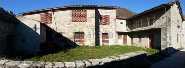 casa indipendente in vendita a Vagli Sotto in zona Roggio