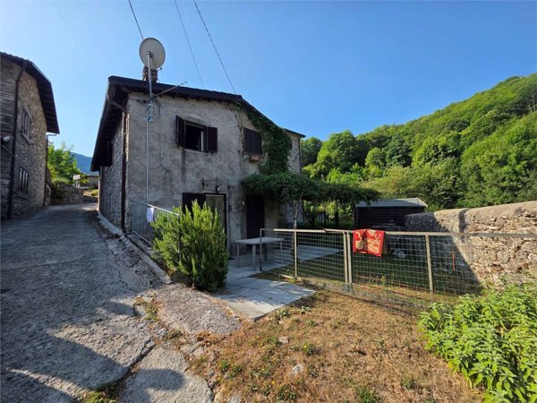casa indipendente in vendita a Vagli Sotto in zona Vagli Sopra